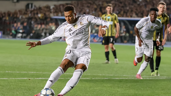 Mbappe ghi bàn cho Real