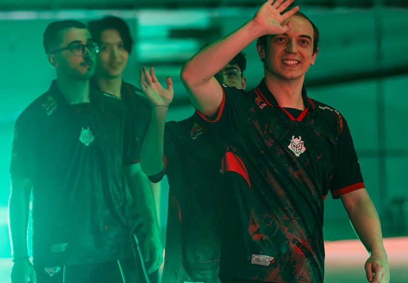 Thành viên G2 Esports chăm chú scrim tại quán net