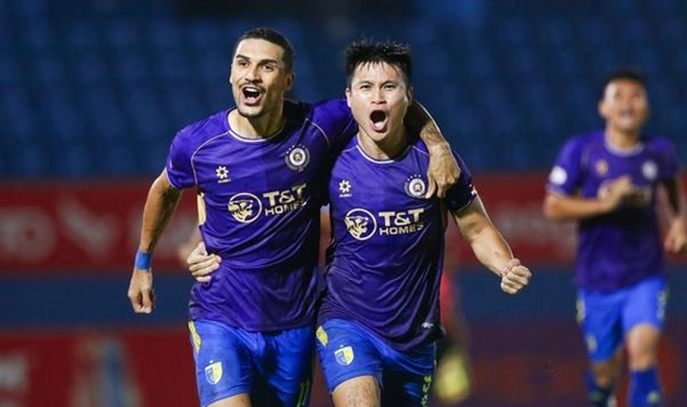 Đỗ Hoàng Hên ghi bàn đầu tiên cho Hà Nội. Đỗ Hoàng Hên ghi bàn đầu tiên cho Hà Nội.
