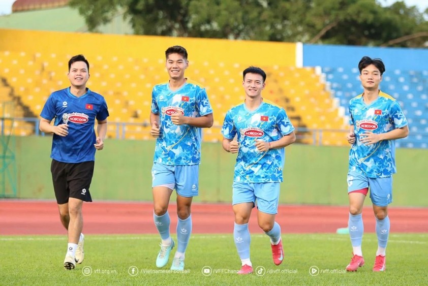 Ba cầu thủ trẻ tập riêng nhằm giữ sức