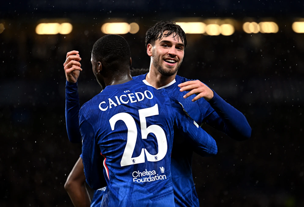Marc Guiu và Caicedo là những người mở đầu chiến thắng đậm cho Chelsea. a2