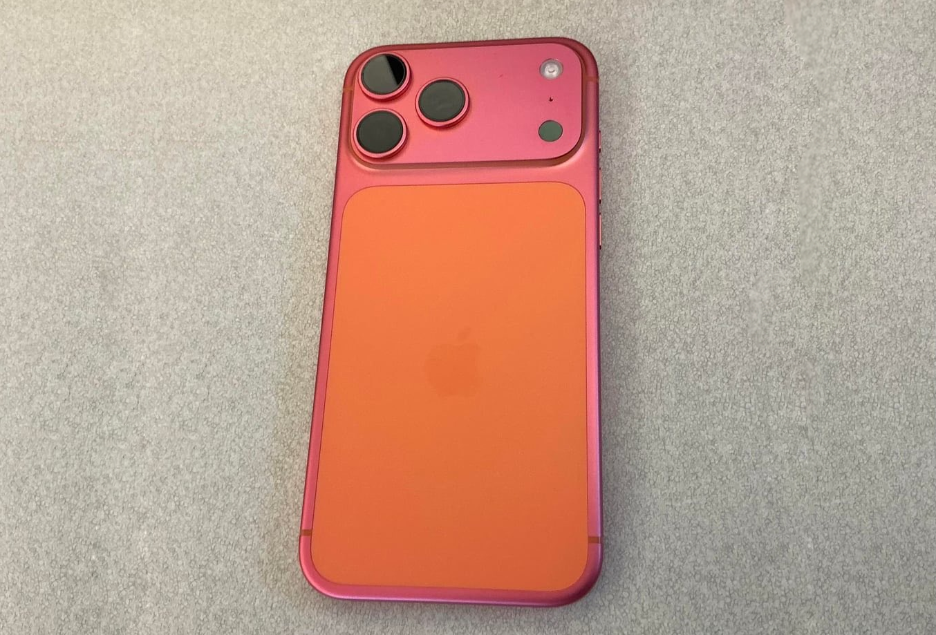 iPhone 17 Pro Max phiên bản Cosmic Orange đổi màu