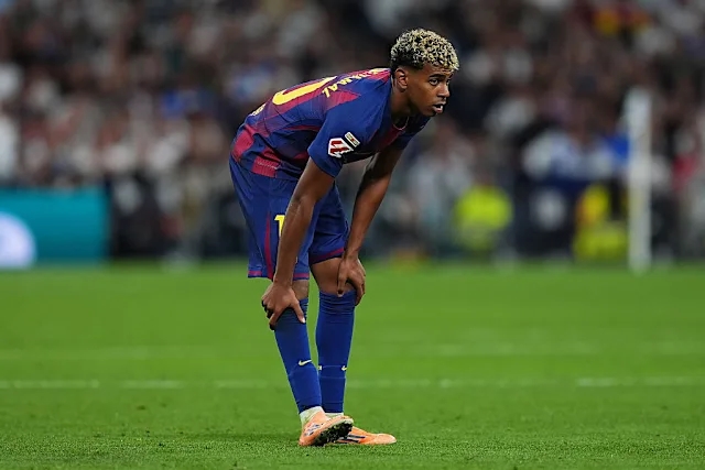 Lamine Yamal 03 Lamine Yamal thi đấu tại El Clasico