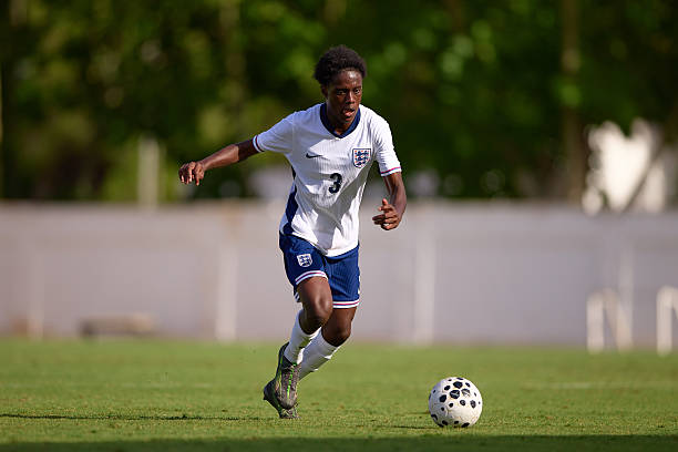 Bendito Mantato có kinh nghiệm khoác áo đội U18 Anh. Bendito Mantato có kinh nghiệm khoác áo đội U18 Anh.
