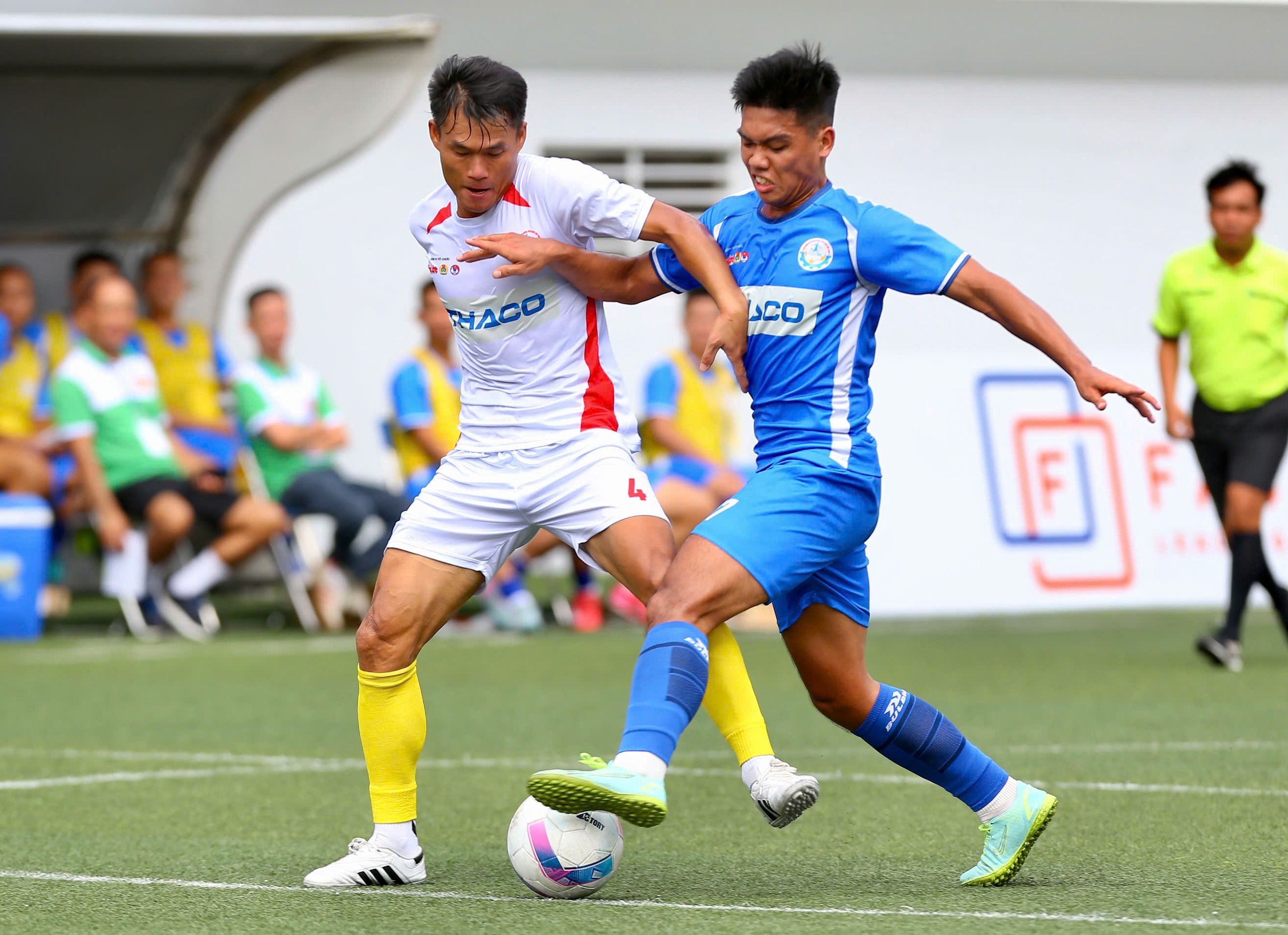 bóng đá công nhân - Ảnh 1. Nhiều kết quả bất ngờ trong lượt trận khai mạc