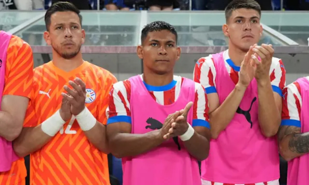 Diego Leon trong màu áo tuyển Paraguay