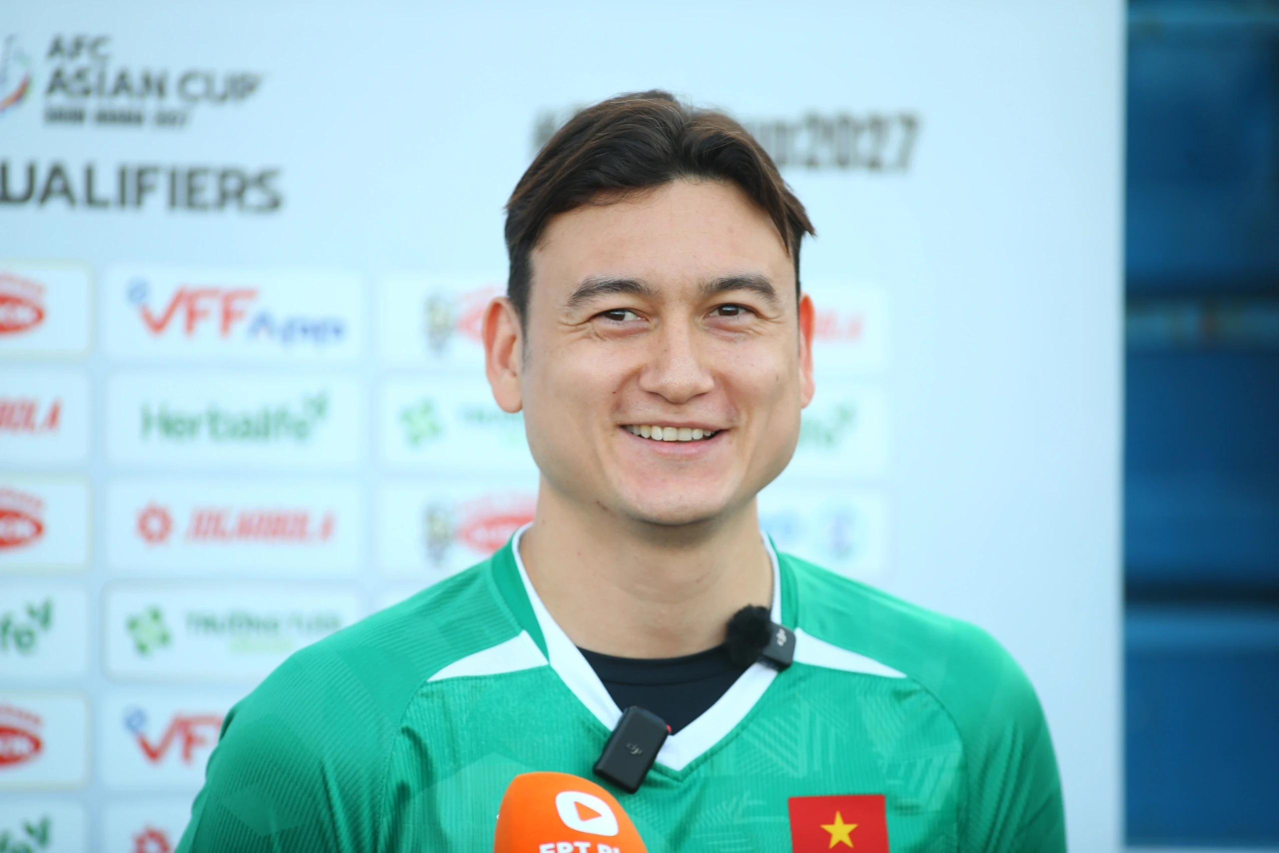Văn Lâm rạng rỡ trong ngày trở lại ĐTVN Thủ thành Đặng Văn Lâm trong ngày trở lại đội tuyển