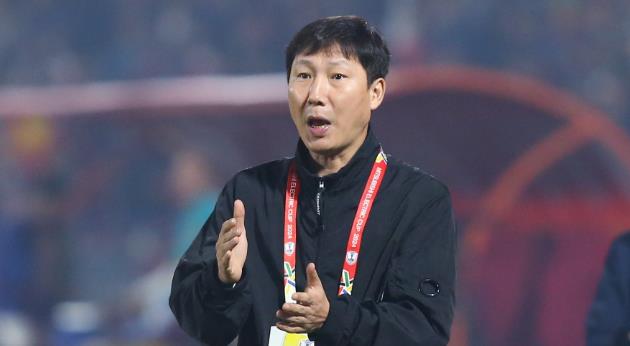 HLV Kim Sang Sik đang làm những điều tuyệt vời cho ĐT Việt Nam. HLV Kim Sang Sik đang làm những điều tuyệt vời cho ĐT Việt Nam.
