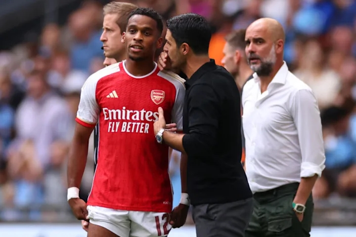 Jurrien Timber thi đấu dưới sự dẫn dắt của Mikel Arteta