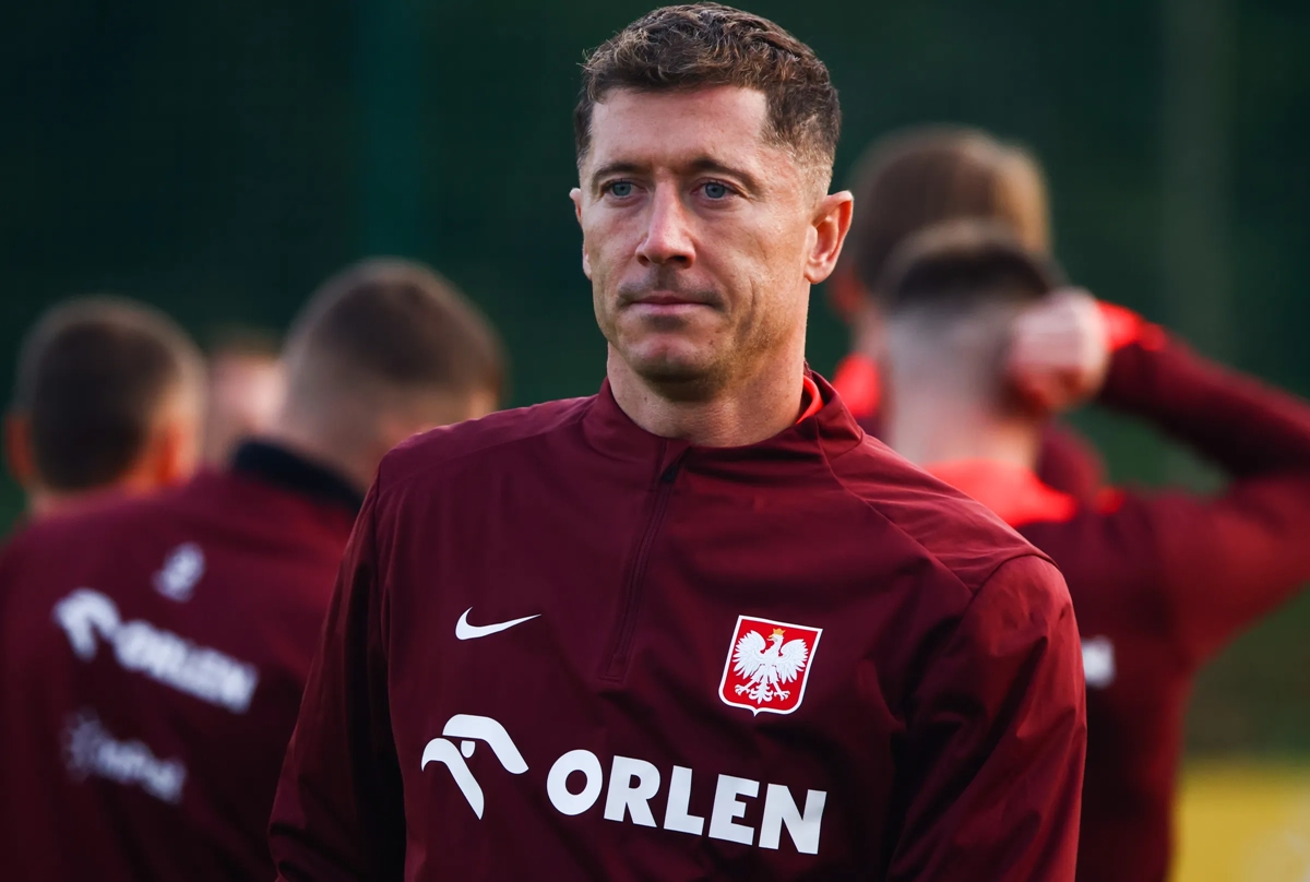 Robert Lewandowski dính chấn thương cơ đùi trái
