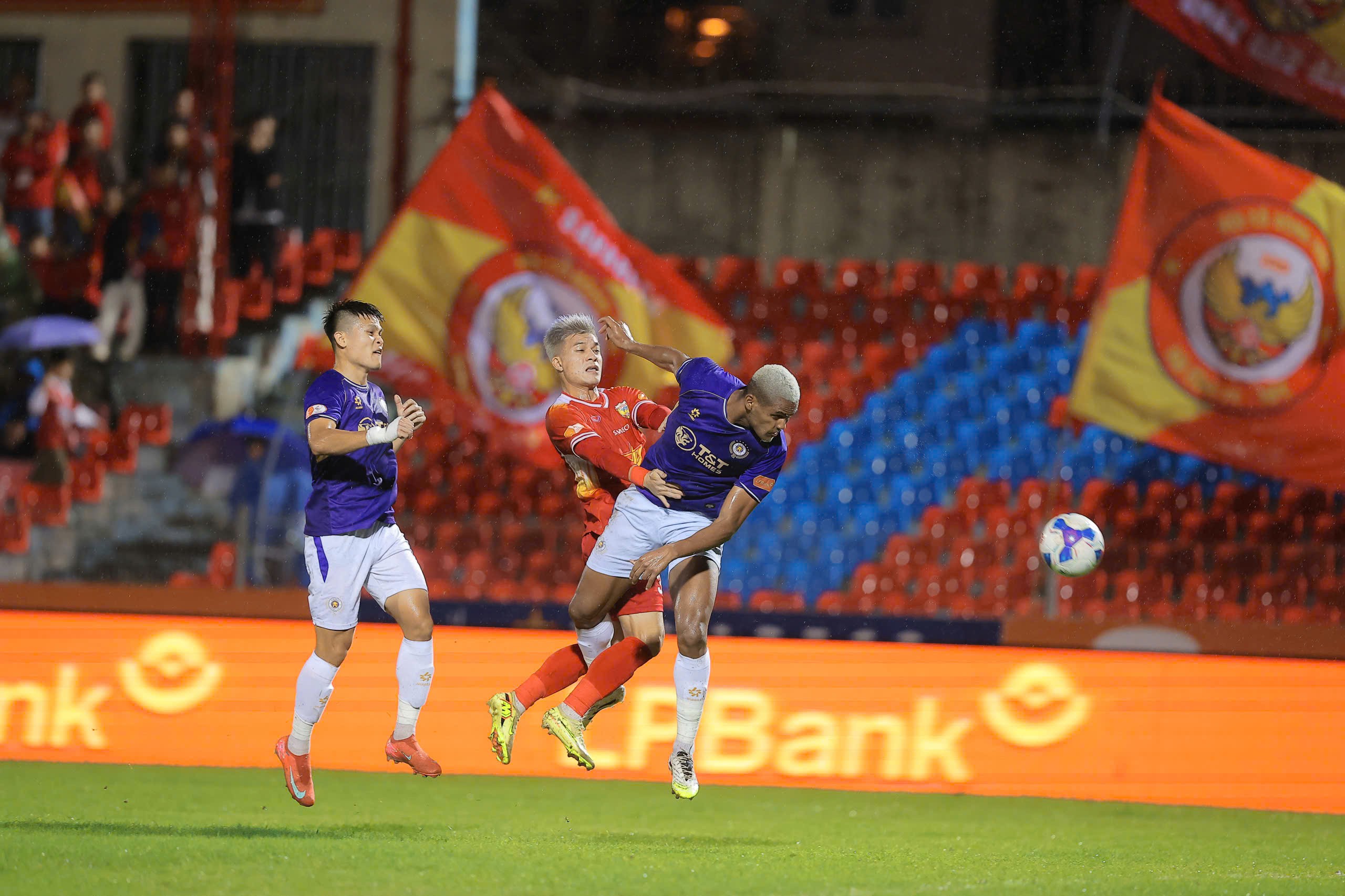 Hà Tĩnh có lợi thế sau 45 phút đầu tiên của trận đấu Màn trình diễn xuất sắc của Hà Tĩnh ở hiệp một