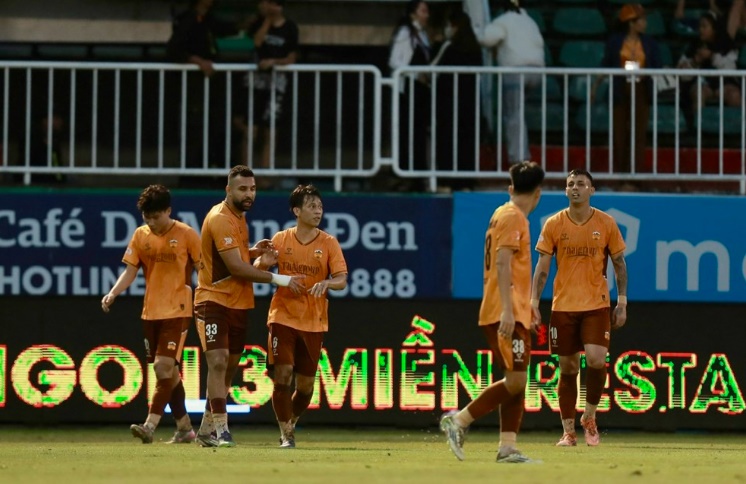 HAGL và Nam Định đã mang đến trận cầu với nhiều bàn thắng. HAGL và Nam Định đã mang đến trận cầu với nhiều bàn thắng.