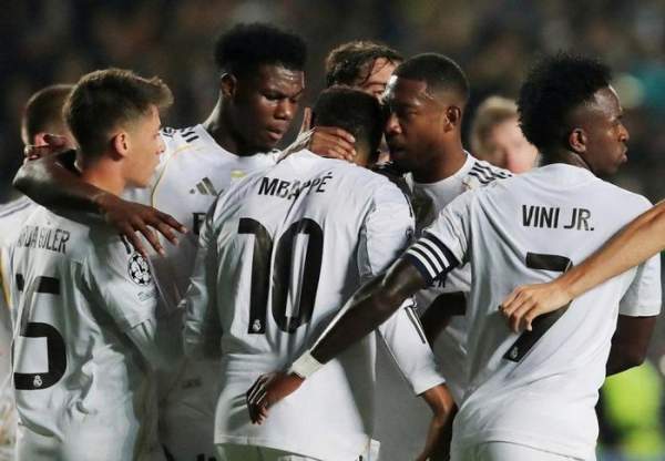 Các cầu thủ Real Madrid ăn mừng bàn thắng