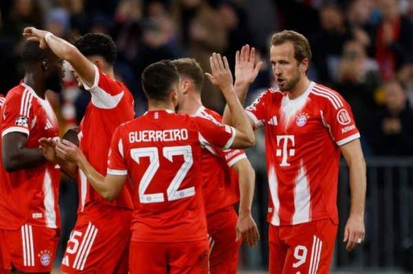 Cầu thủ Bayern Munich ăn mừng bàn thắng