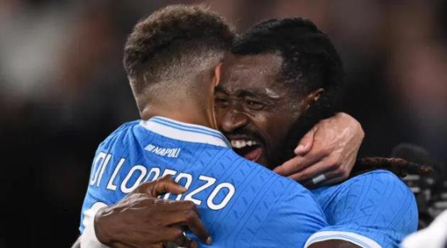 Napoli vẫn đang bay cao ở Serie A. Napoli vẫn đang bay cao ở Serie A.