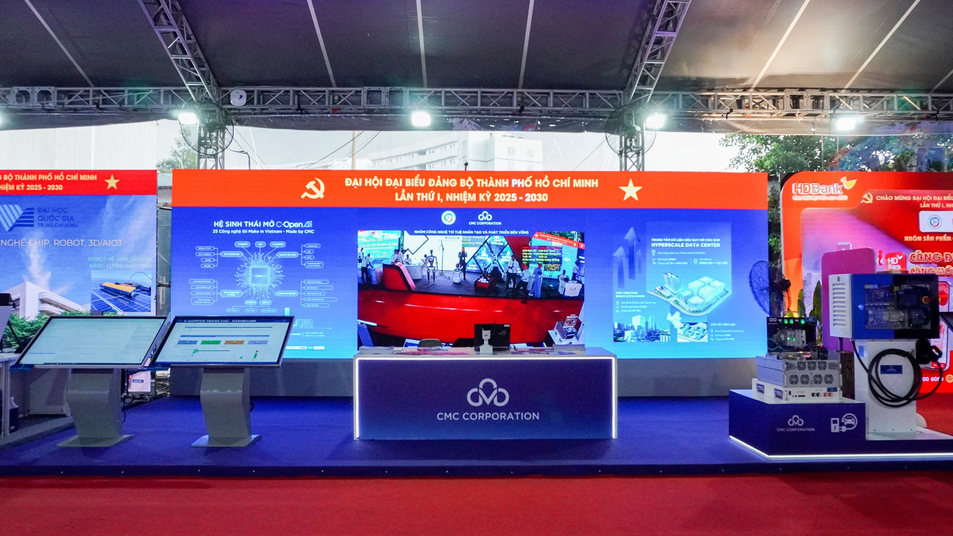Toàn cảnh gian hàng trải nghiệm công nghệ của CMC