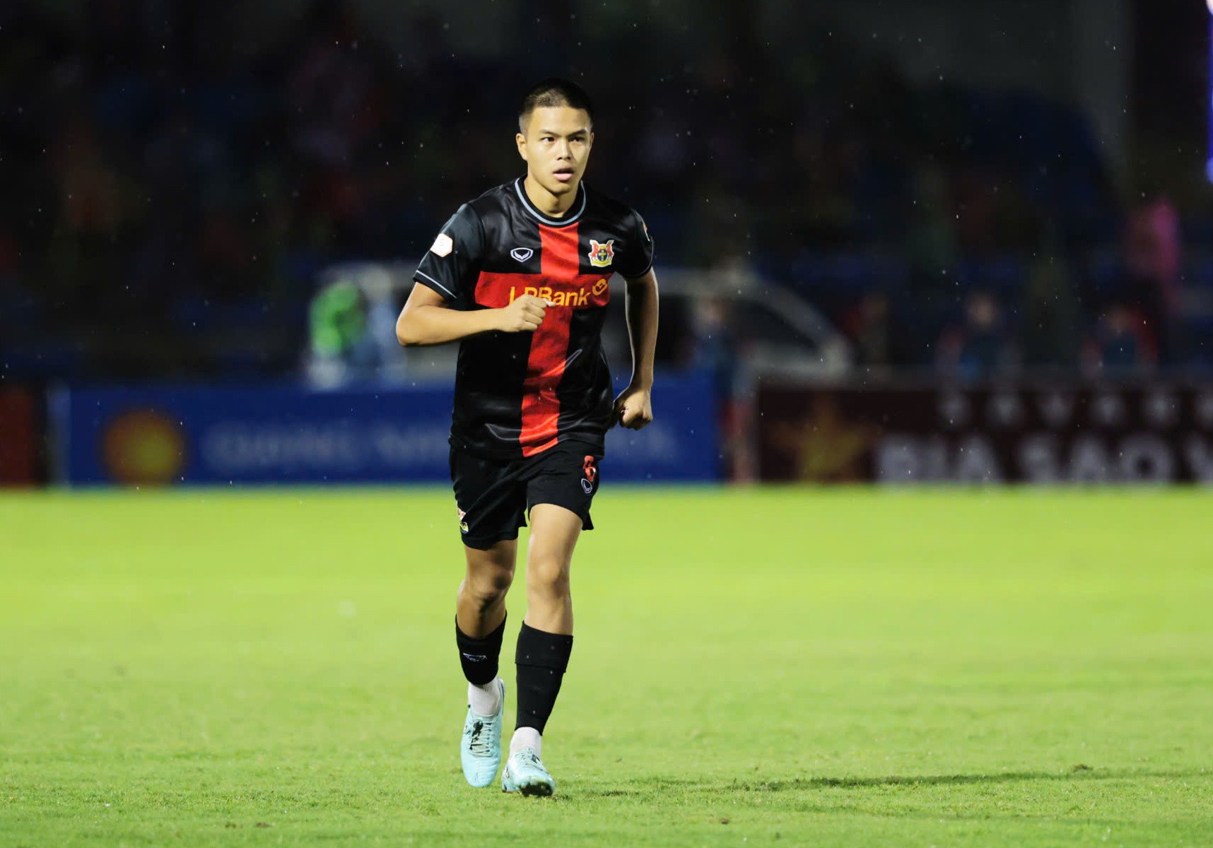 Tài năng trẻ Ninh Bình học hỏi từ đội trưởng Hoàng Đức Trần Thành Trung học hỏi Hoàng Đức