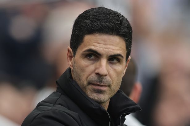 Mikel Arteta trên sân cỏ