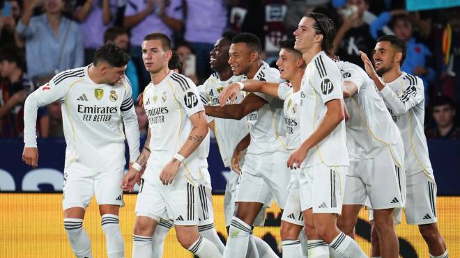 Xabi Alonso cùng đội hình Real Madrid chuẩn bị cho chuyến làm khách tại Kazakhstan