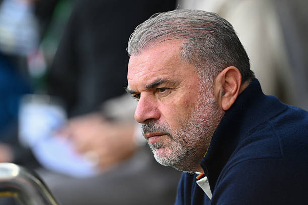 HLV Ange Postecoglou cùng đội bóng Nottingham Forest