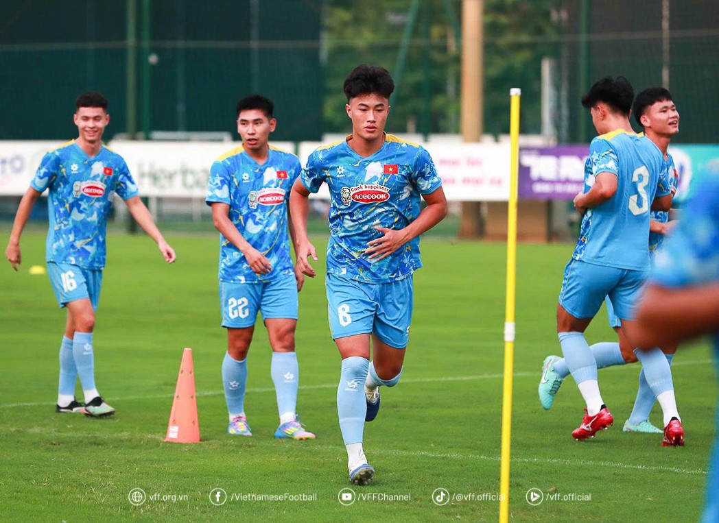 Cầu thủ Ngọc Mỹ và Đinh Xuân Tiến không thể tham dự chuyến tập huấn