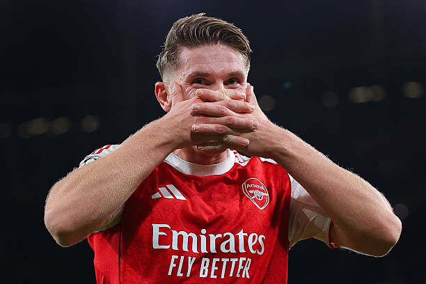 Gyokeres tỏa sáng trong trận gặp Atletico Madrid Gyokeres ăn mừng bàn thắng cho Arsenal