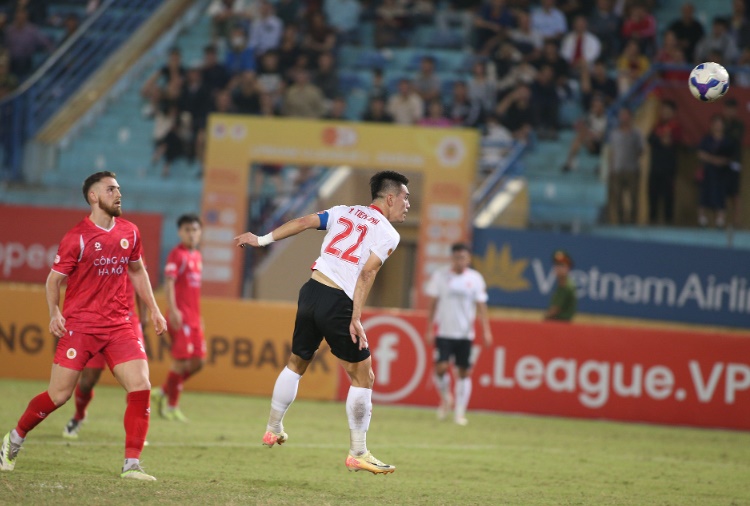 Tiến Linh có một trận đấu mờ nhạt. Tiến Linh có một trận đấu mờ nhạt.