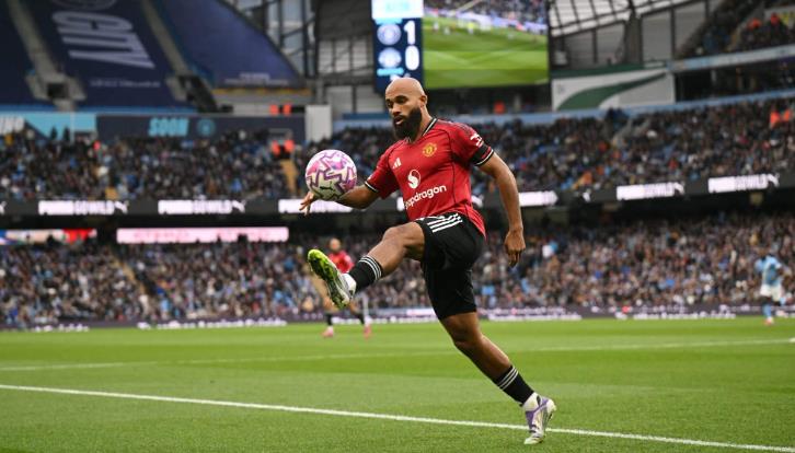 Mbeumo là điểm đến của những pha bóng dài. Mbeumo là điểm đến của những pha bóng dài.