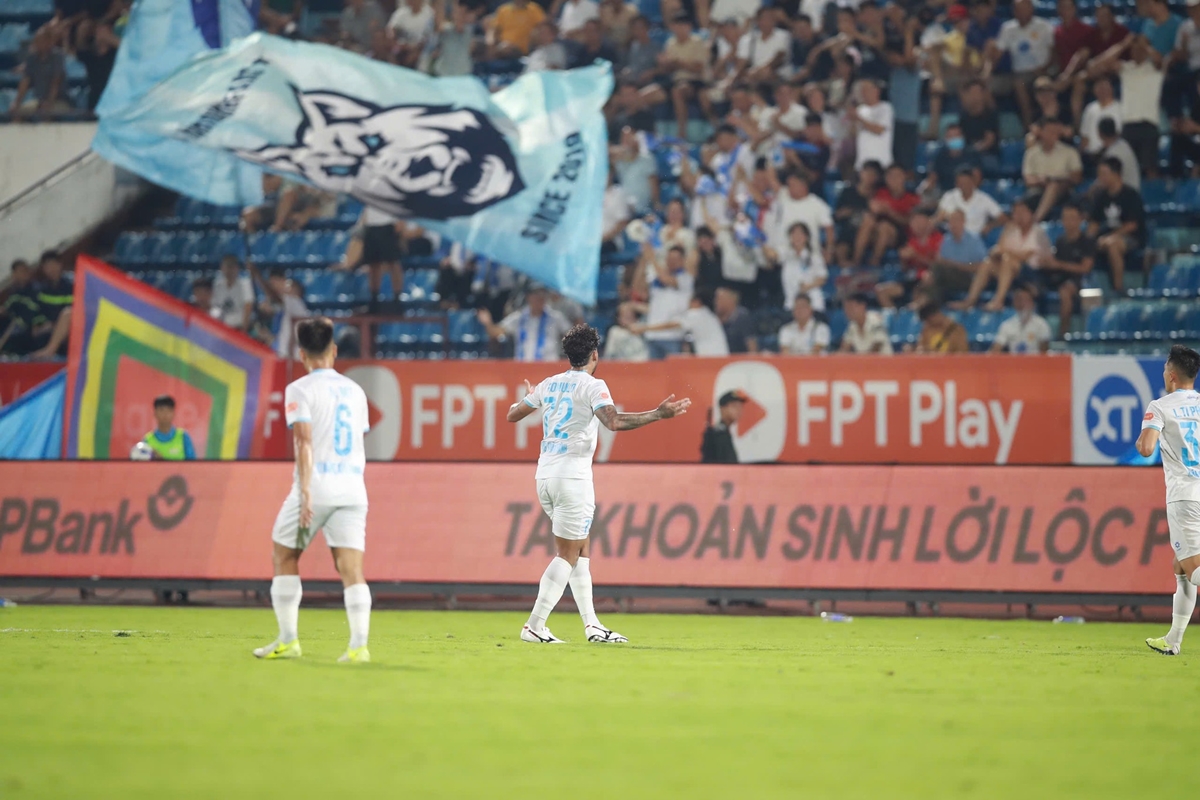Nam Dinh FC trên sân Thiên Trường