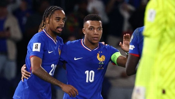 Mbappe ghi bàn từ quả phạt đền cho ĐT Pháp