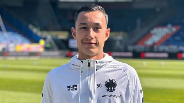 Miliano Jonathans tập luyện cùng đội tuyển Indonesia Miliano Jonathans trên sân tập Gelora Bung Tomo