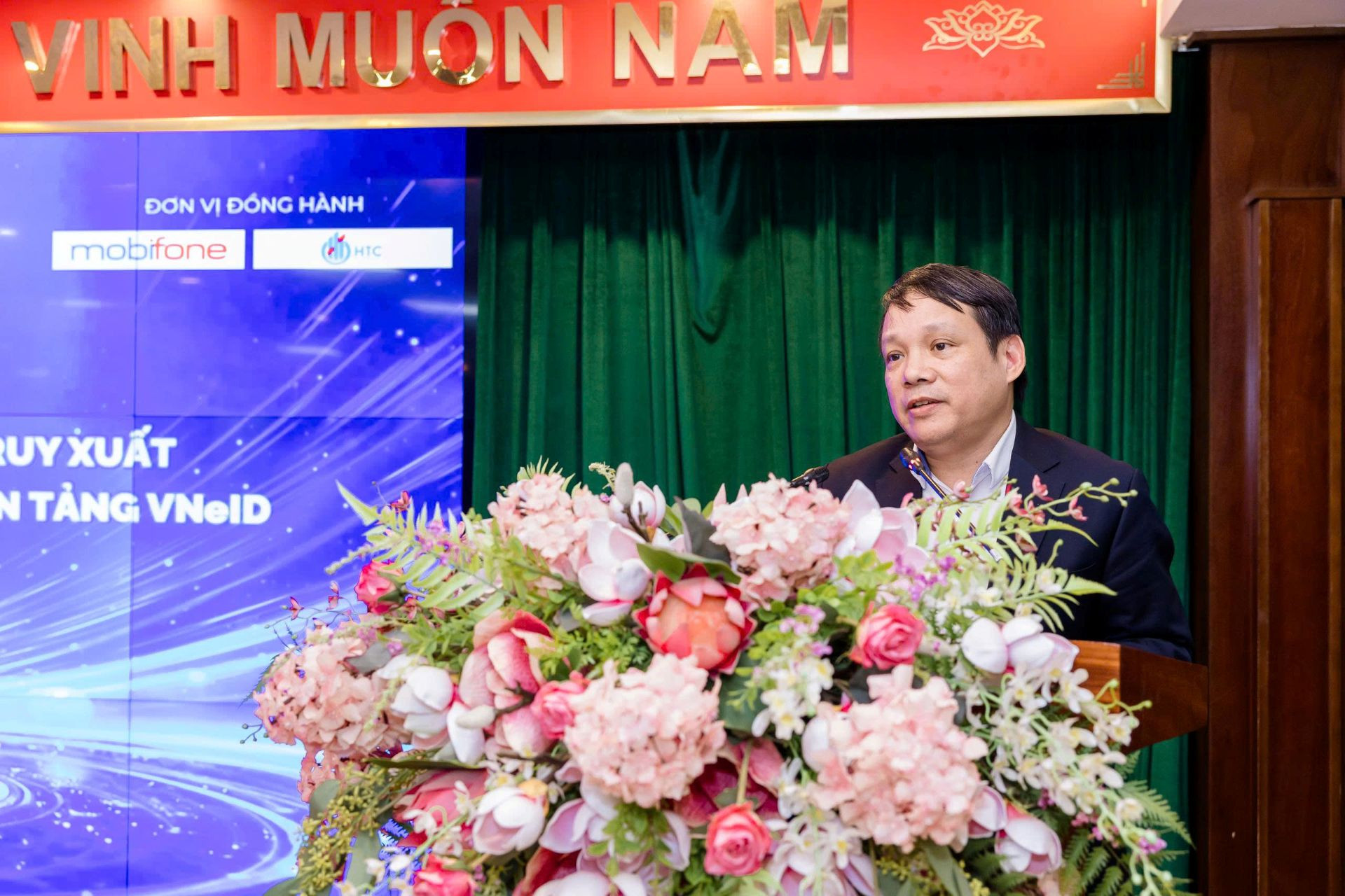 Ông Nguyễn Đình Tuấn - Phó TGĐ Tổng công ty Viễn thông phát biểu