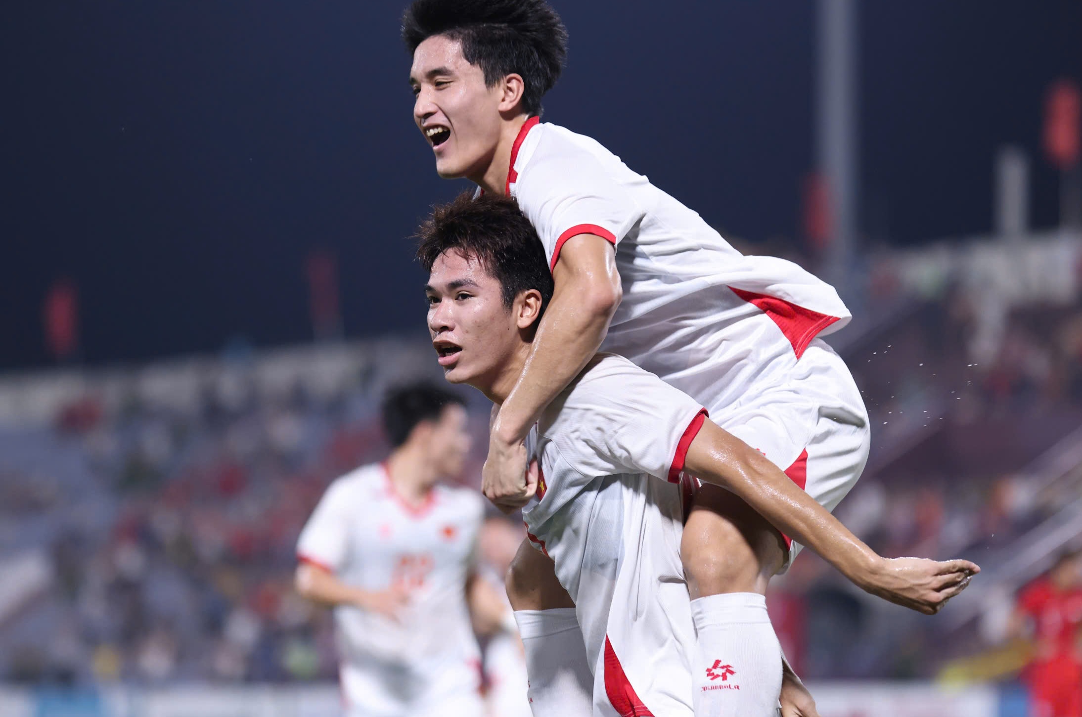 Lê Văn Thuận đang thi đấu trong màu áo U23 Việt Nam