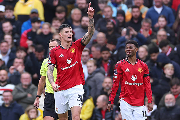 Benjamin Sesko ghi bàn cho Manchester United