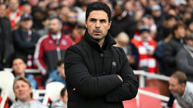 Arteta bình tĩnh chỉ đạo trên sân Emirates Mikel Arteta trong trận đấu với Crystal Palace