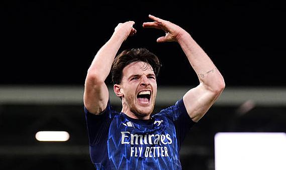 Declan Rice tranh chấp quyết liệt