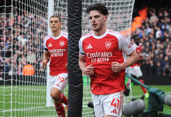Declan Rice ăn mừng bàn thắng