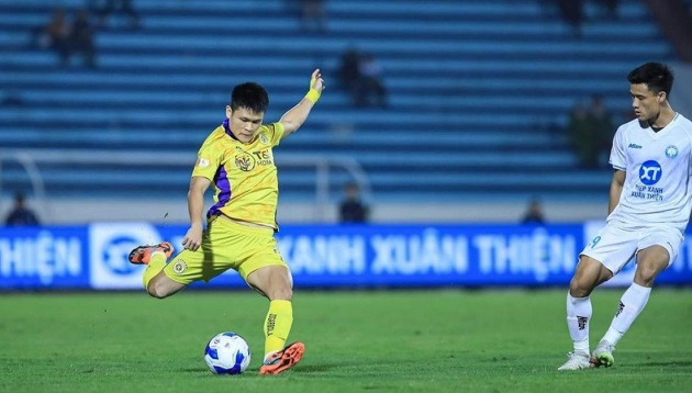 Tiền đạo Tuấn Hải đá trung phong cho Hà Nội