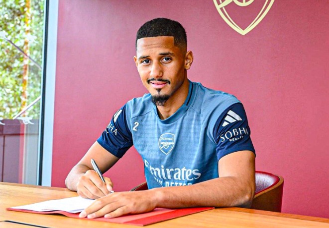 Saliba gia hạn hợp đồng với Arsenal