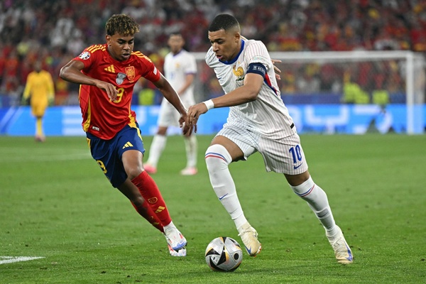 Kylian Mbappe đang trong tâm điểm chú ý b4