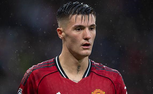 Benjamin Sesko là tiền đạo tiềm năng của Manchester United. Benjamin Sesko là tiền đạo tiềm năng của Manchester United.