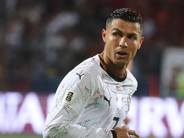 Ronaldo trên sân Puskas Arena Cristiano Ronaldo thi đấu cho Bồ Đào Nha