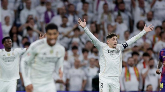 Trận El Clasico diễn ra cực kỳ căng thẳng. Trận El Clasico diễn ra cực kỳ căng thẳng.