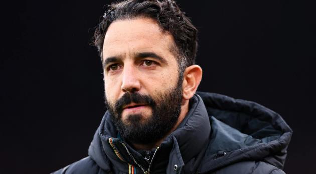 Amorim kiên định với lối chơi 3-4-3. Amorim kiên định với lối chơi 3-4-3.