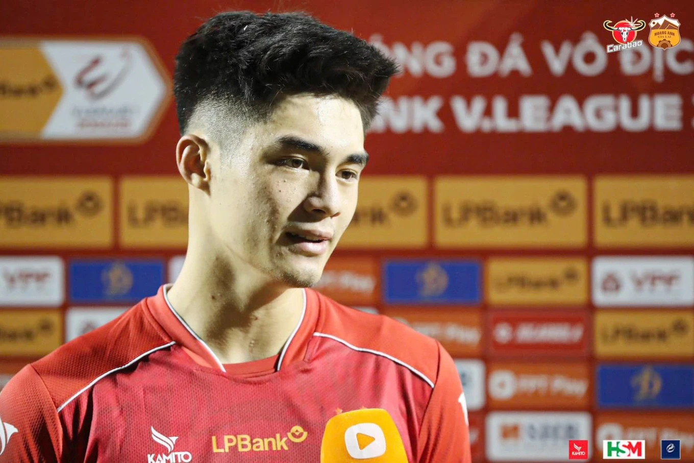 Thủ môn tuyển Việt Nam hạnh phúc sau chiến thắng đầu tay của HAGL tại V-League 2025 Thủ môn tuyển Việt Nam hạnh phúc sau chiến thắng đầu tay của HAGL tại V-League 2025