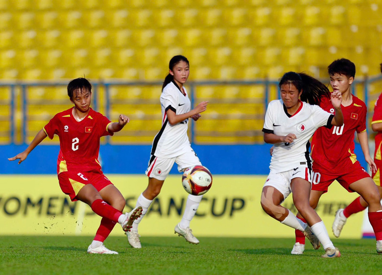 Thắng kịch tính Hồng Kông, U17 nữ Việt Nam giành vé dự VCK châu Á 2026 - Ảnh 2 U17 nữ Việt Nam gặp khó ở hiệp 1