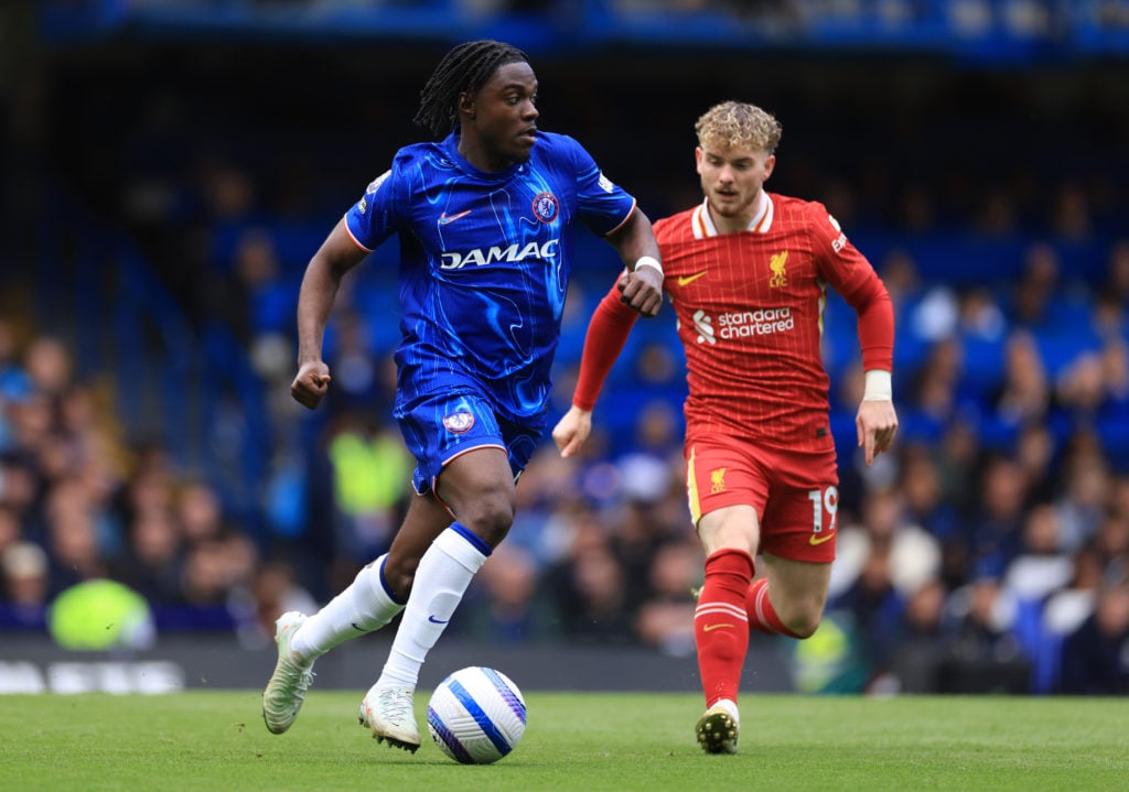 Cầu thủ Chelsea và Liverpool trong trận đấu