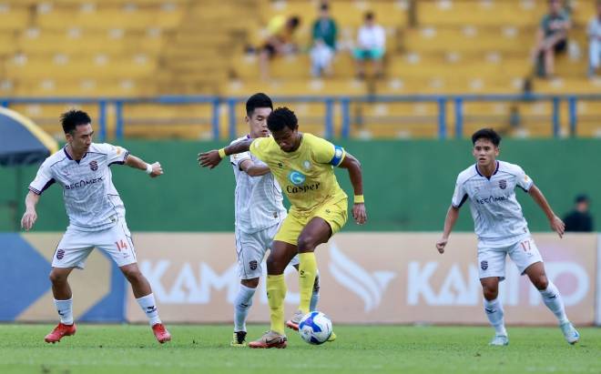 Trận đấu giữa Thanh Hóa và Becamex TP.HCM tại V.League