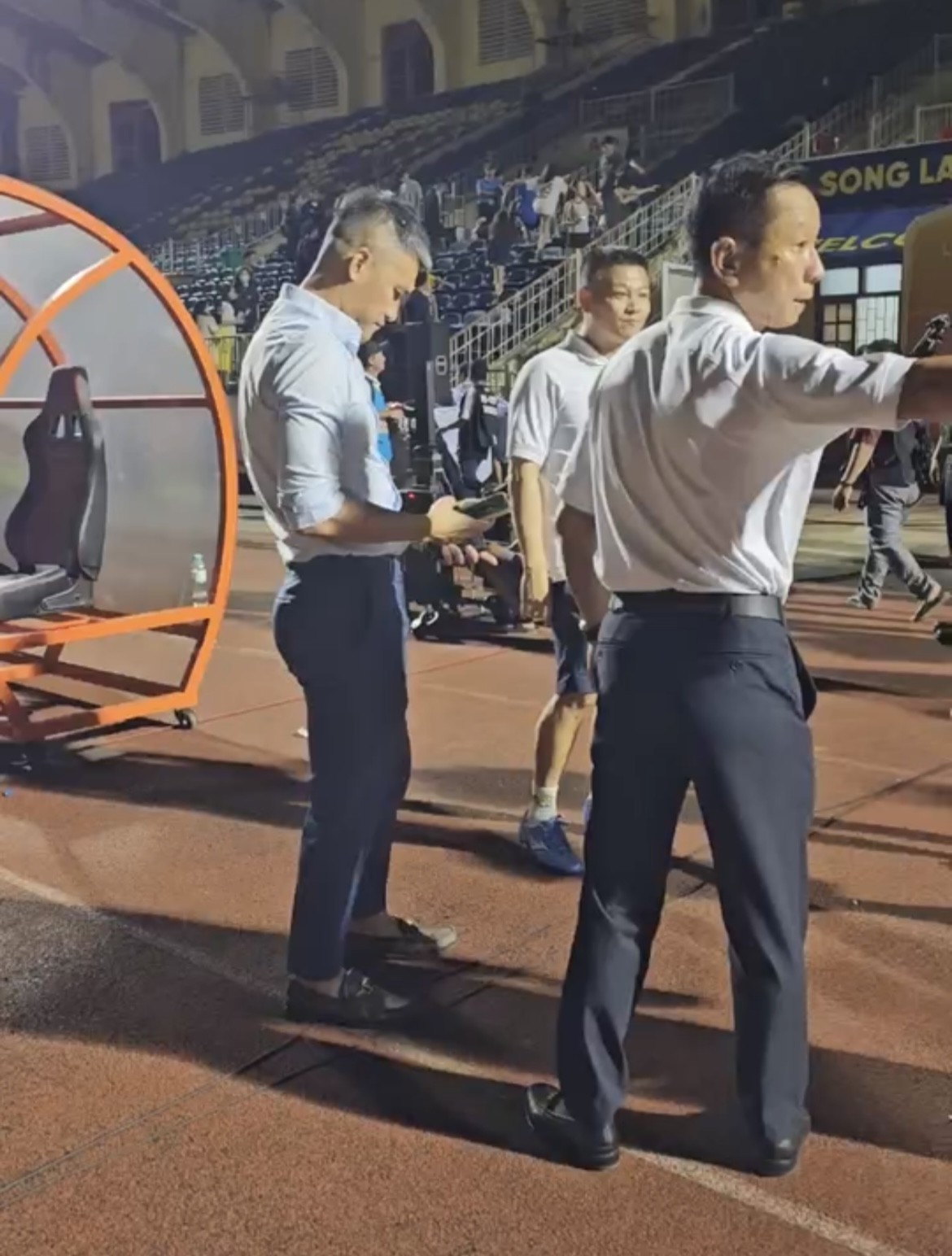 Lê Công Vinh trên sân Vinh sau trận SLNA vs CAHN
