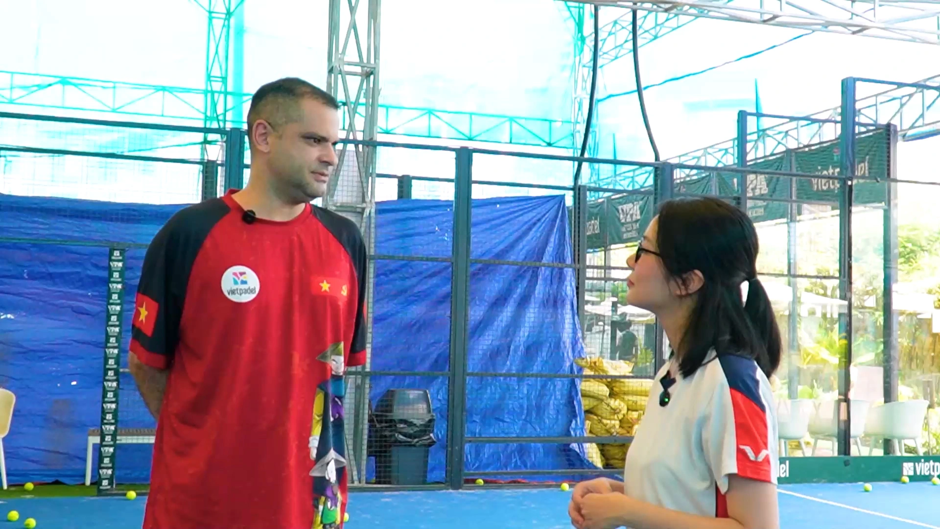 HLV Oscar Castaneda huấn luyện môn padel tại TP.HCM